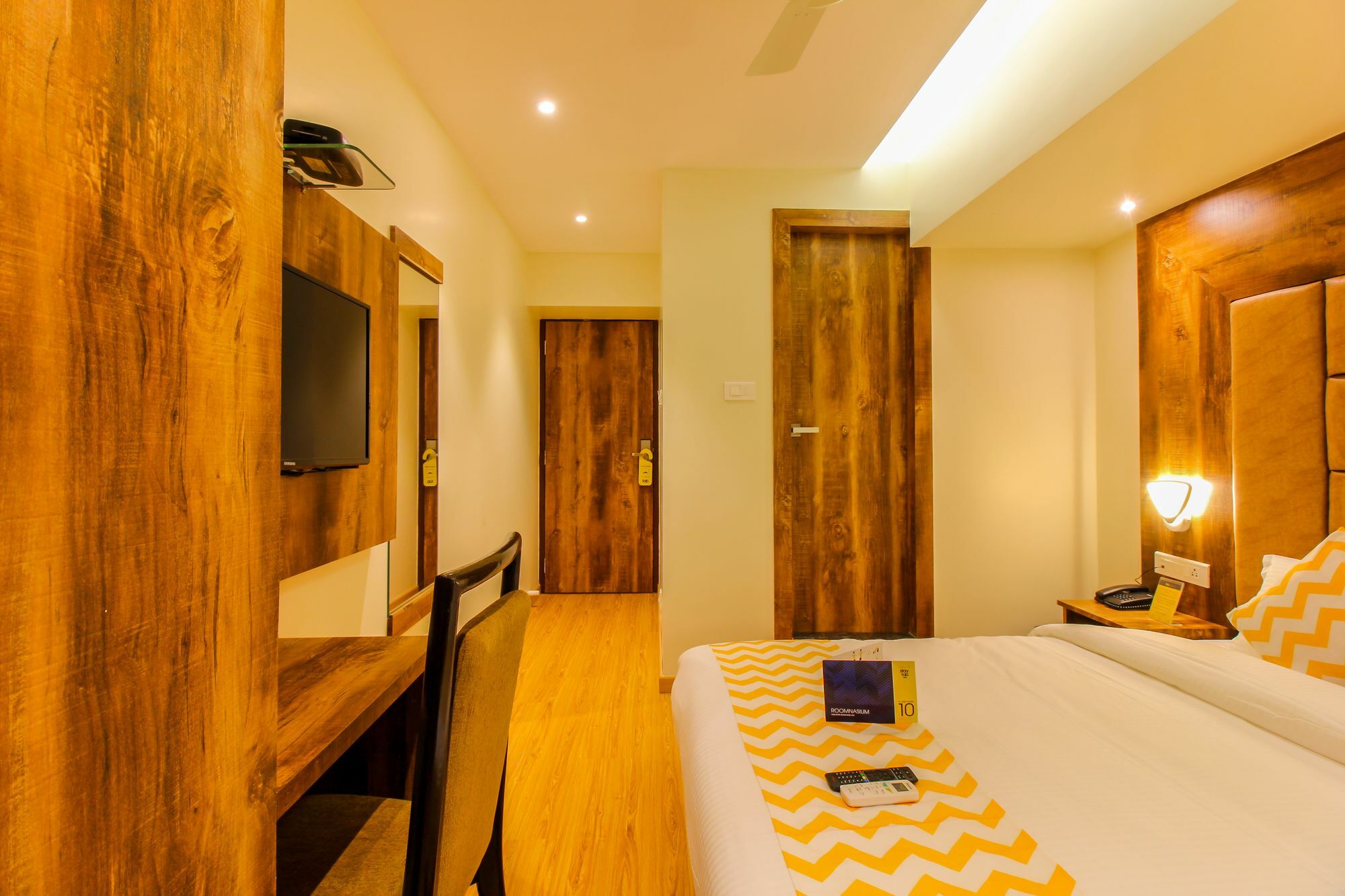 Fluorescent By Bizzgrow Hotels International Airport - Formerly Known As Byaris International Bombay Extérieur photo