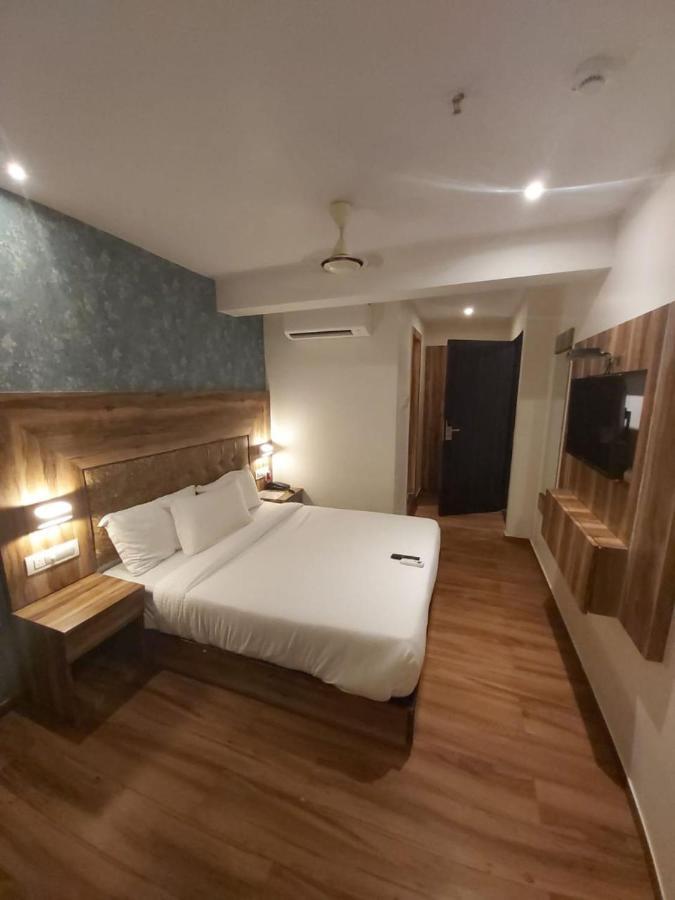 Fluorescent By Bizzgrow Hotels International Airport - Formerly Known As Byaris International Bombay Extérieur photo