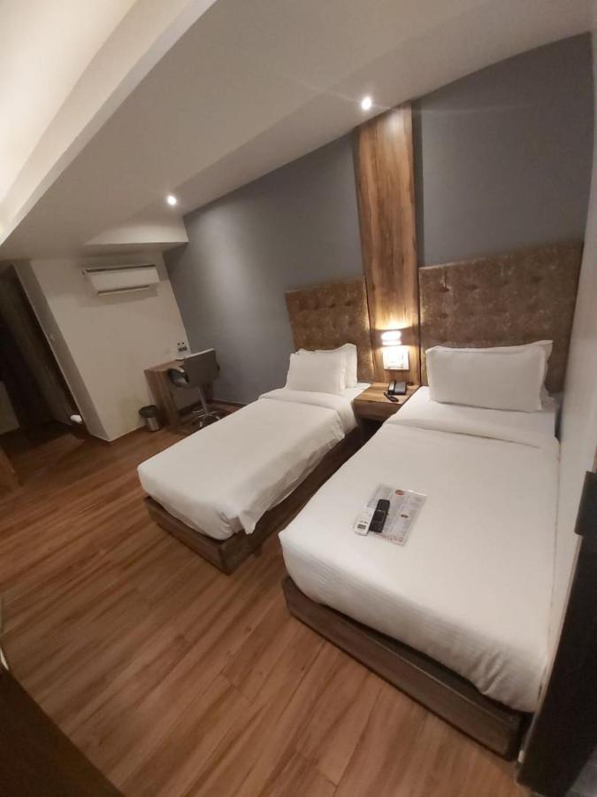 Fluorescent By Bizzgrow Hotels International Airport - Formerly Known As Byaris International Bombay Extérieur photo